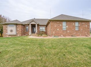 104 Steeplechase Ct, Trafalgar, IN 46181