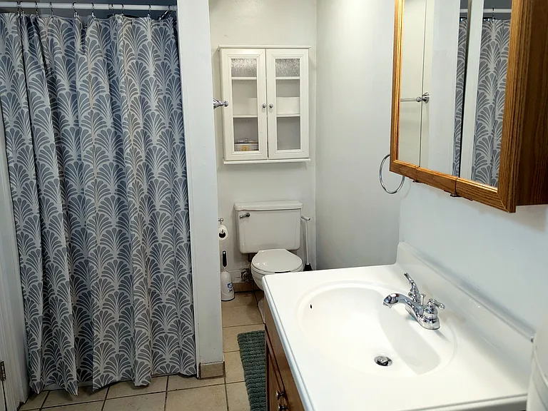 554 E Graham Pl — Photo 8