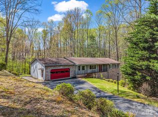 525 Maren Ct, Hendersonville, NC 28739