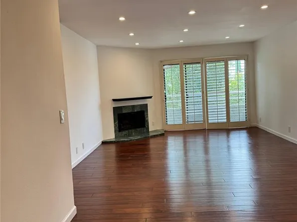 17800 Burbank Blvd APT 204, Encino, CA 91316