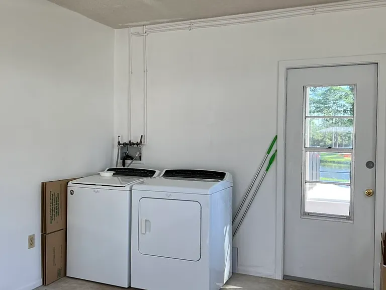 224 Lily Rd — Photo 33