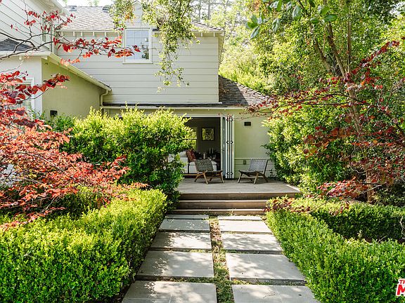 5th image of 4106 Longridge Ave