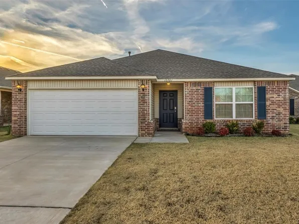 10201 Wimbledon Ct, Nichols Hills, OK 73120