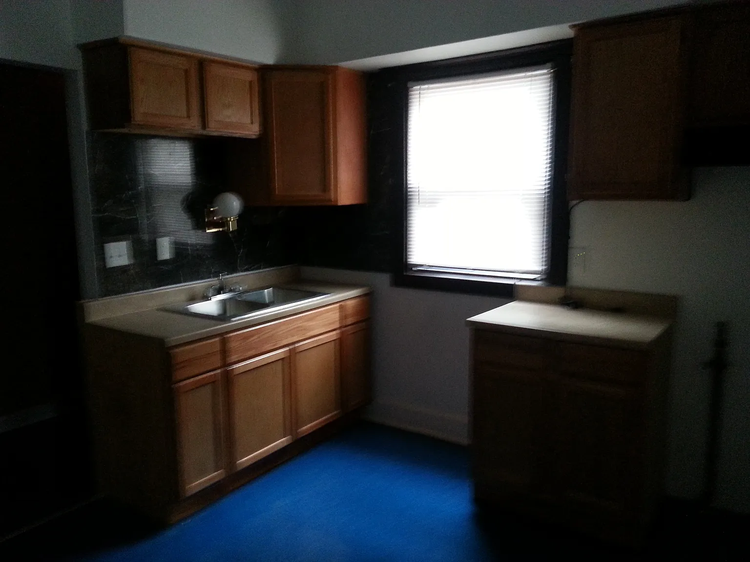 2 bed, 1800 sqft, $1,500 — Photo 3
