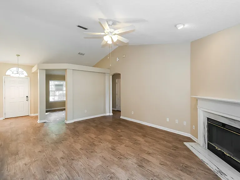 2438 Shelby Creek Rd W — Photo 2