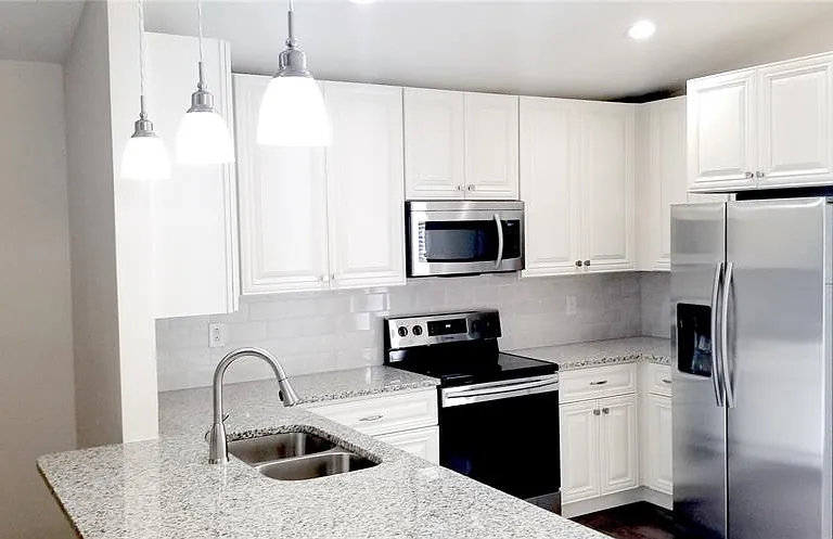 568 Carrigan Ave — Photo 4