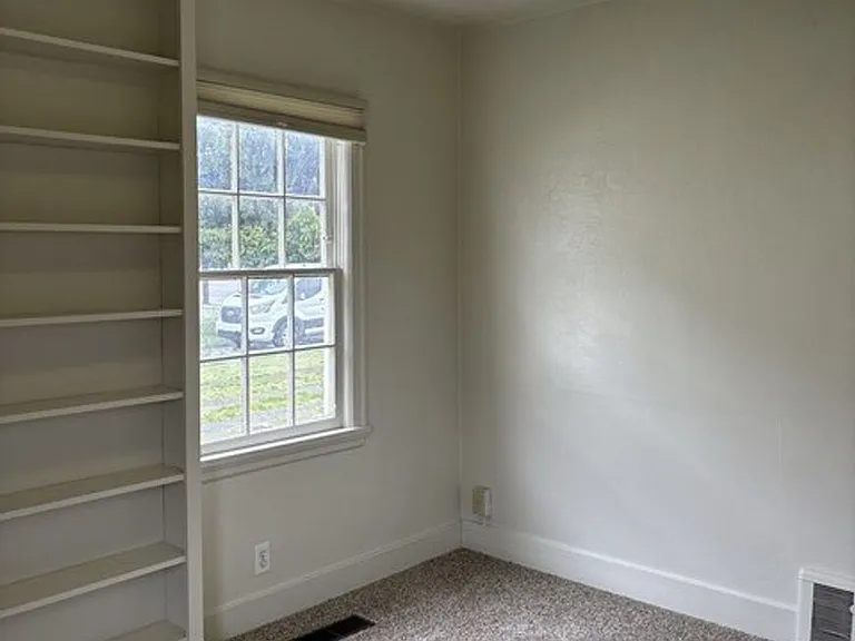 595 E Washington St — Photo 16