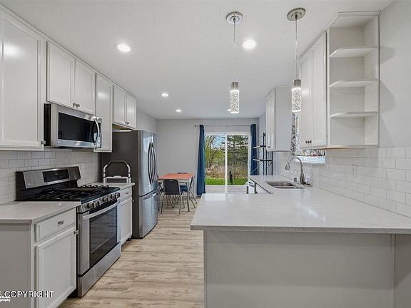 5th image of 5900 W Trinity Ave