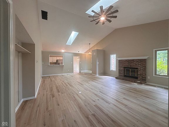 5th image of 8138 Foxchase Cir