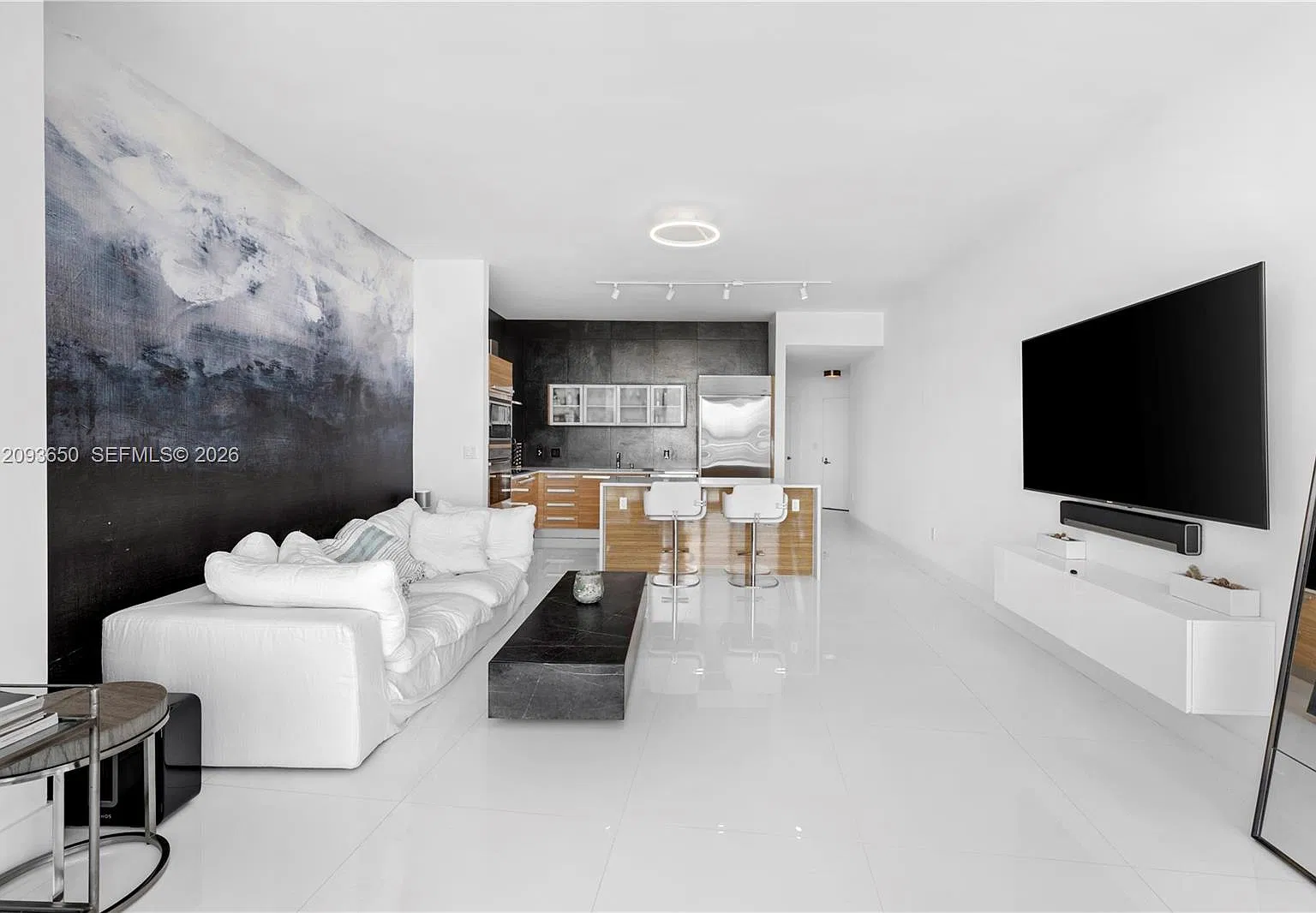 Paramount Bay Condo — Photo 3