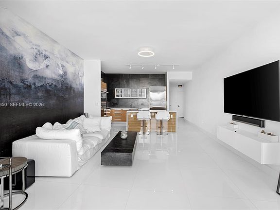 3rd image of 2020 N Bayshore Dr APT 608