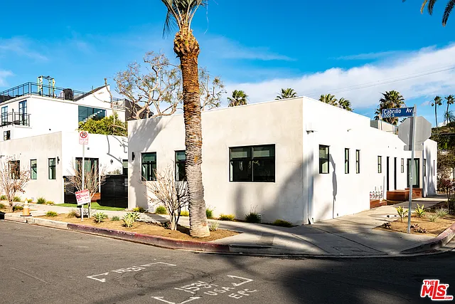 1325 Cabrillo Ave #12 — Photo 5