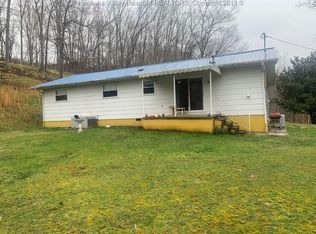 204 Tango Rd, Yawkey, WV 25573