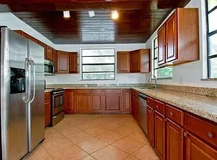 3 bed, 2.5 bath, 2100 sqft, $5,999 — Photo 1
