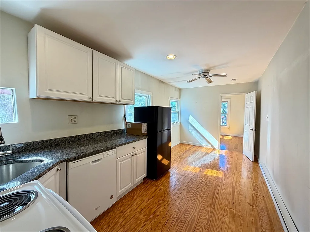 1 bed, 1.0 bath, 350 sqft, $2,300 — Photo 1