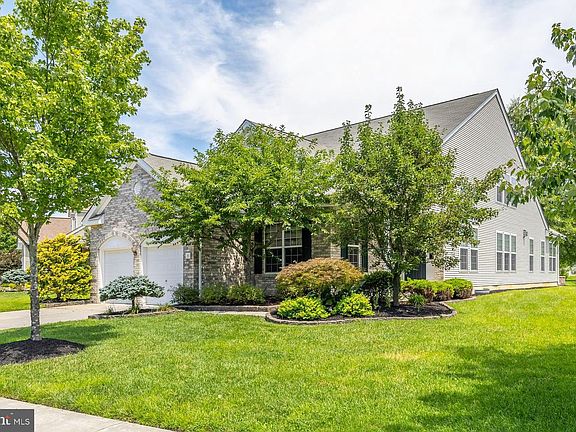 2nd image of 5 Maplegrove Ct