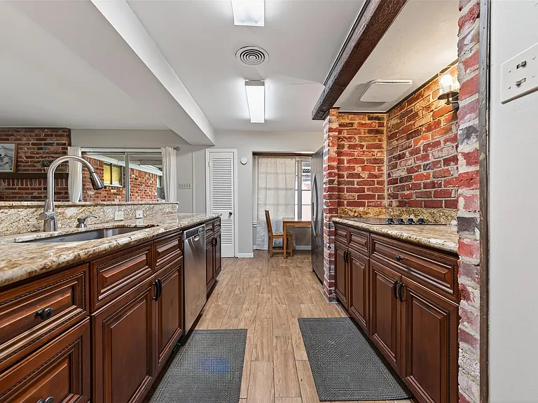 9310 Cliffwood Dr — Photo 8