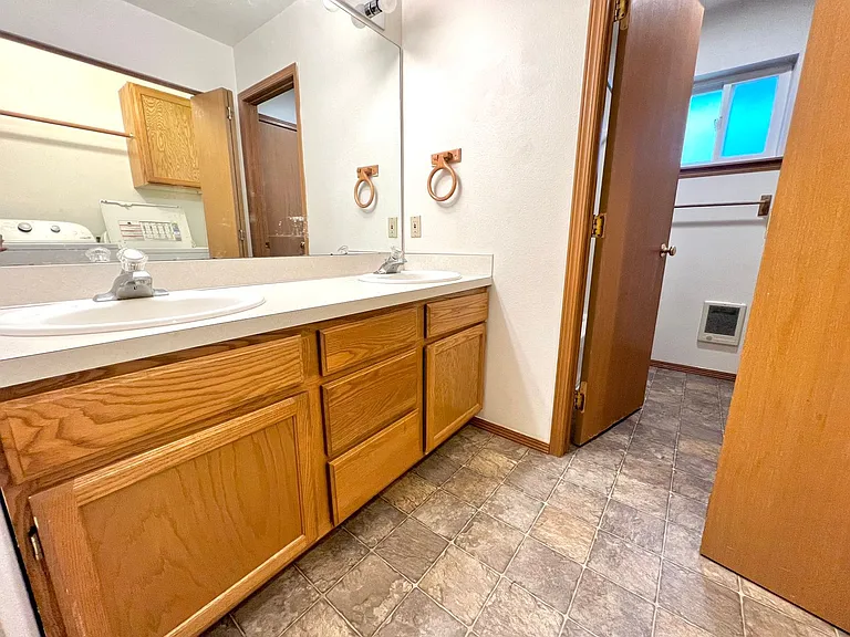 1007 E 19th Ave — Photo 18