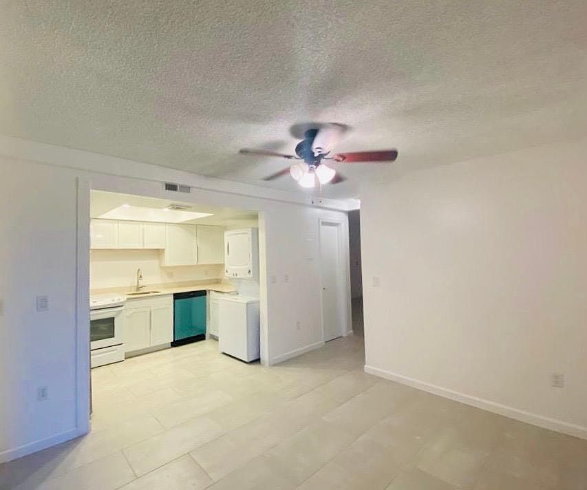 KITCHEN / DINNING ROOM