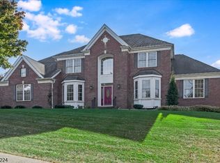 5 Cedar Ct, North Haledon, NJ 07508