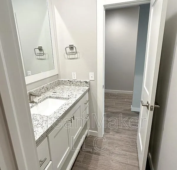 5329 E Maple Rd — Photo 11