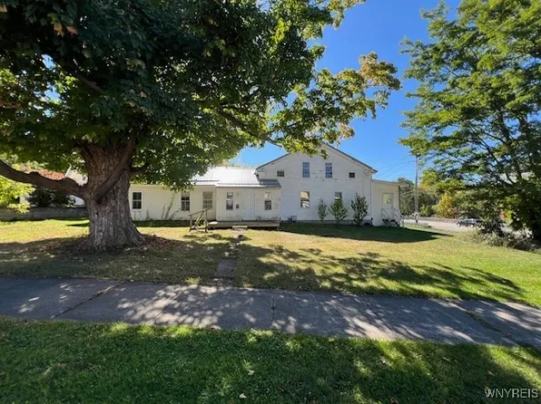 5 Knight St, Silver Creek, NY 14136