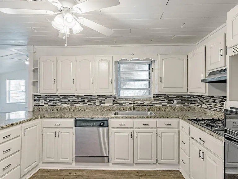 5821 Circular Dr — Photo 16