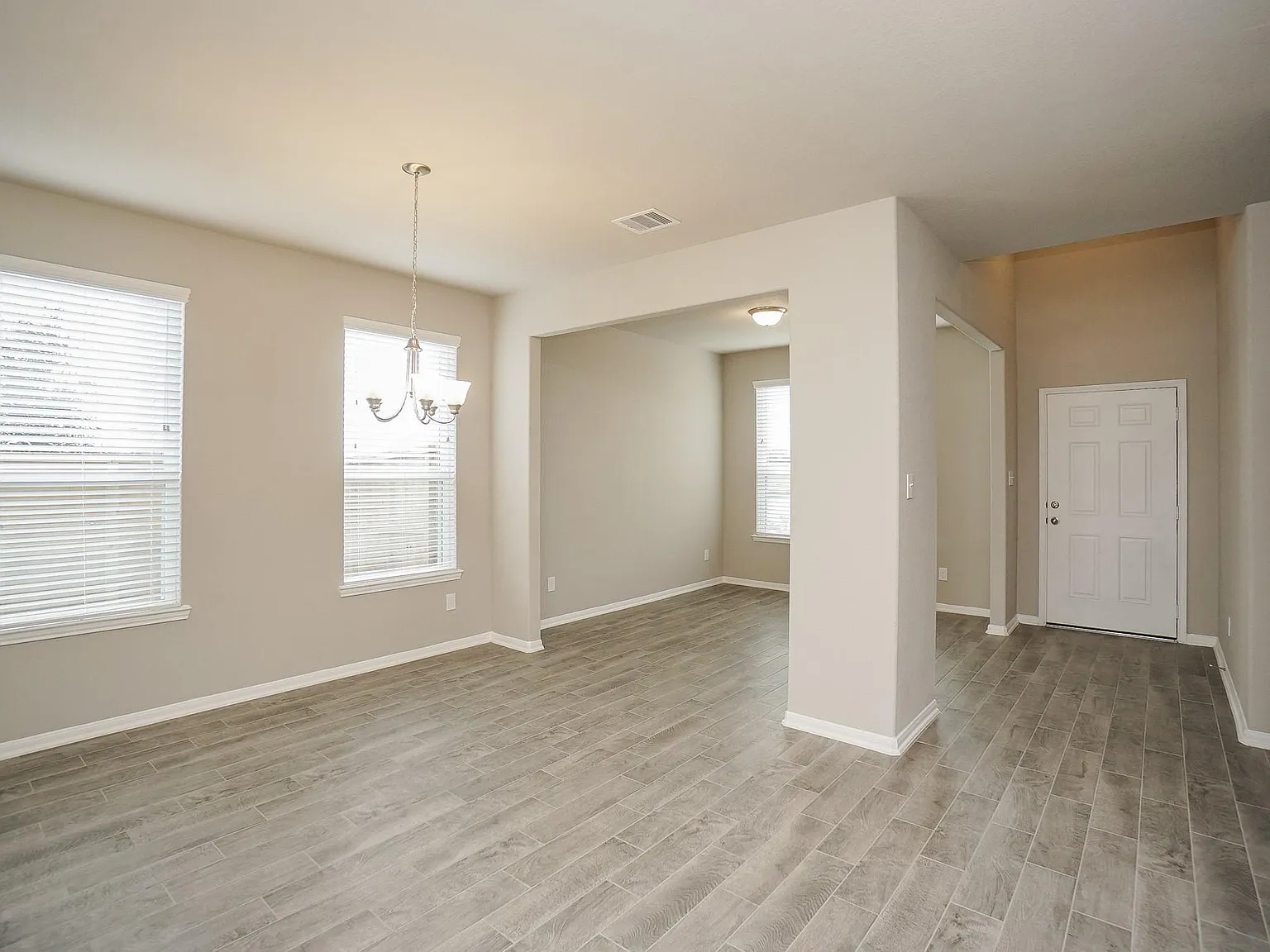 4 bed, 2.5 bath, 2785 sqft, $2,925 — Photo 4
