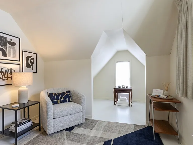 514 Franklin Ave — Photo 14