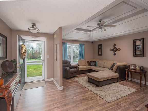 3rd image of 118 Hawks Nest Dr
