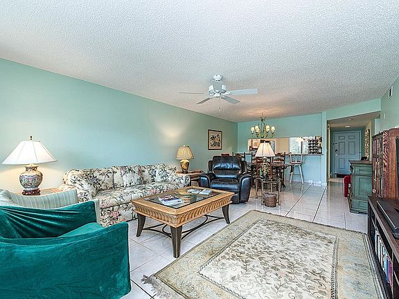 3rd image of 5776 Deauville Cir APT C104