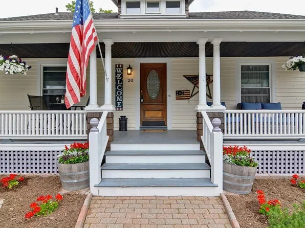 20 Pleasant St, West Brookfield, MA 01585