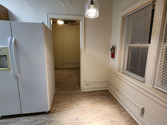 2nd image of 2751 Campbell St #8