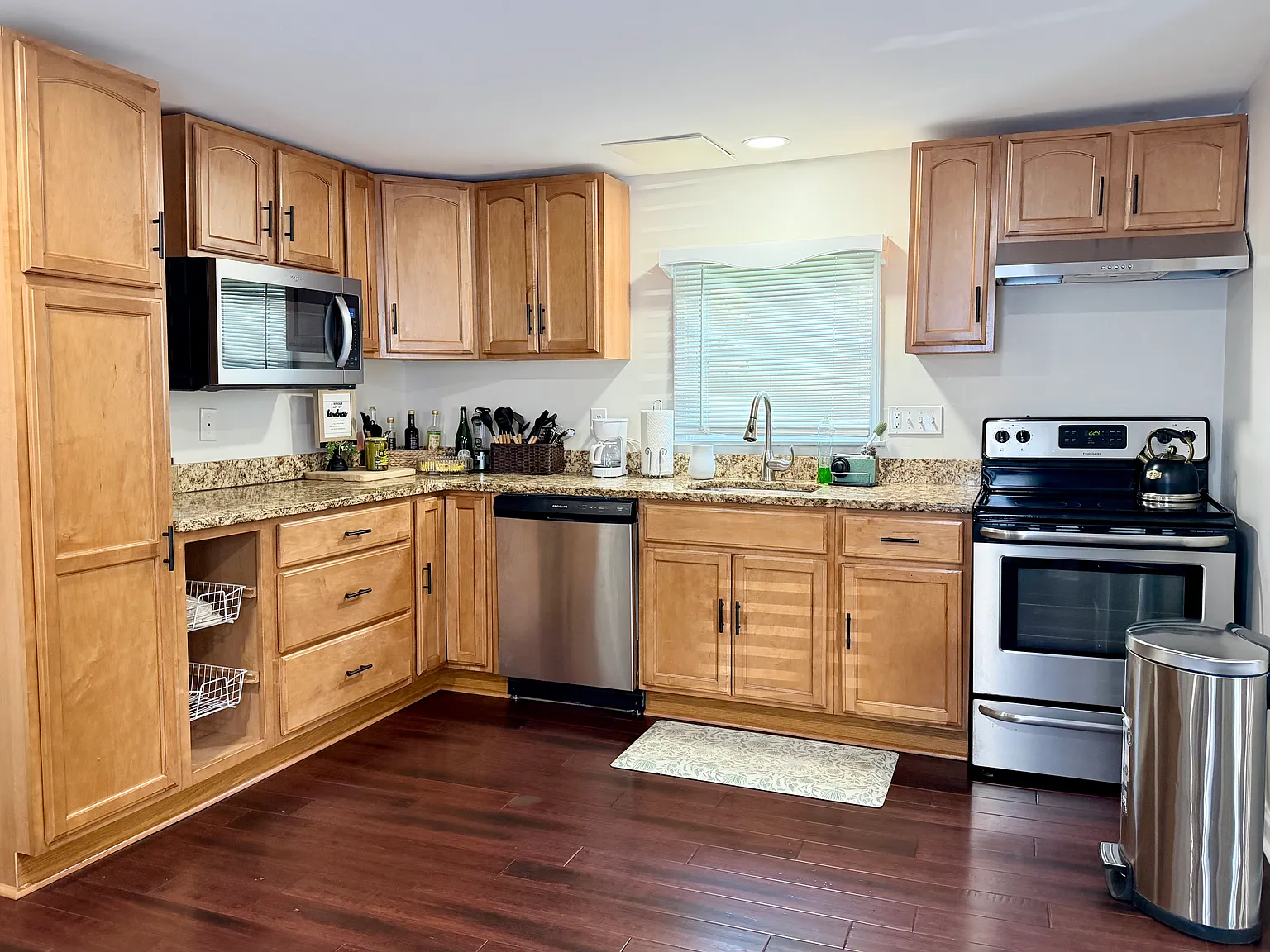 3 bed, 1450 sqft, $3,200 — Photo 3