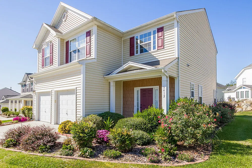 4 bed, 2.5 bath, 1926 sqft, $2,380 — Photo 3