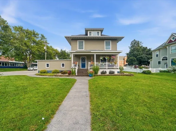218 3rd Ave NE, Independence, IA 50644