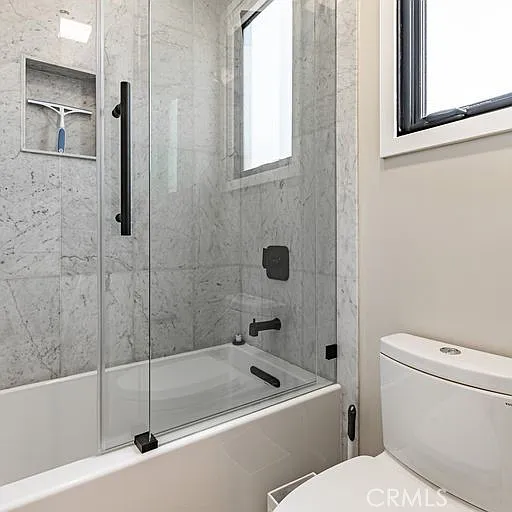 32 Dauphin — Photo 17