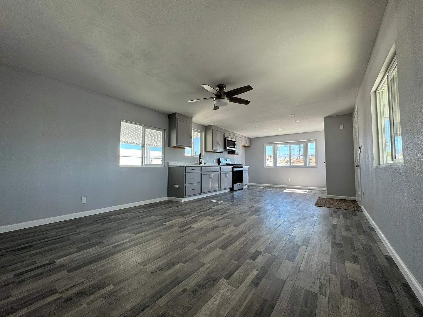 Availble Now 3 Bedroom 1 Bathroom Recently Updated Home In Thousand Palms! — Photo 4