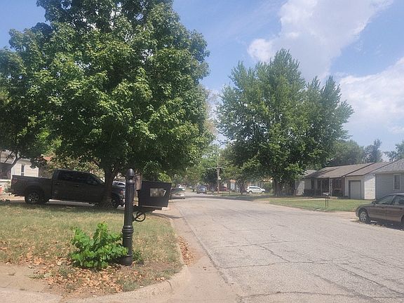 4th image of 202 Stanley Dr