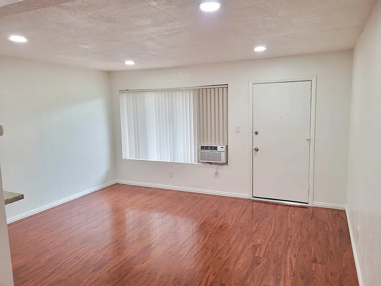 Dalewood Downs Apartments — Photo 4