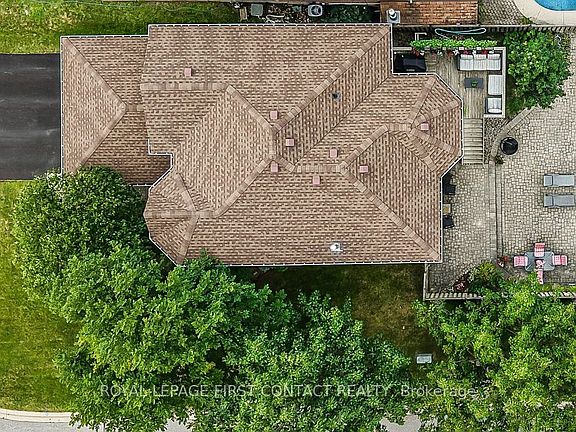 3rd image of 1 Brown Wood Dr
