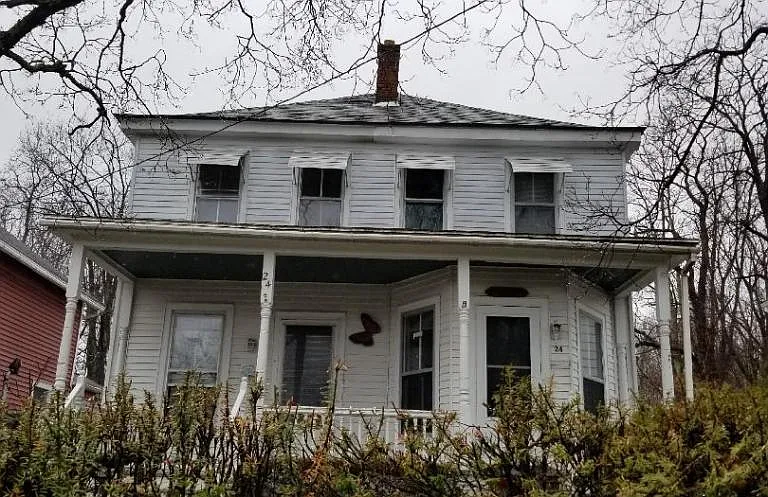 24-26 Oak St — Photo 1