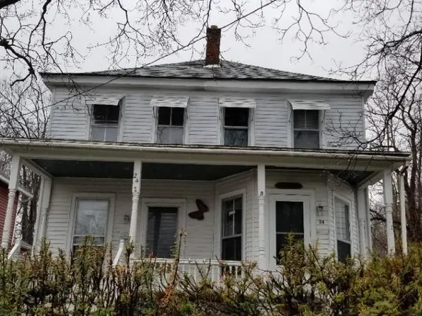24-26 Oak St, Rhinebeck, NY 12572