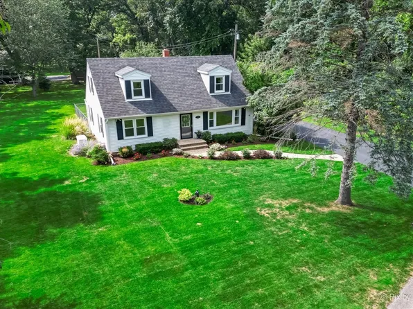 4615 Timberlane Rd, Crystal Lake, IL 60014