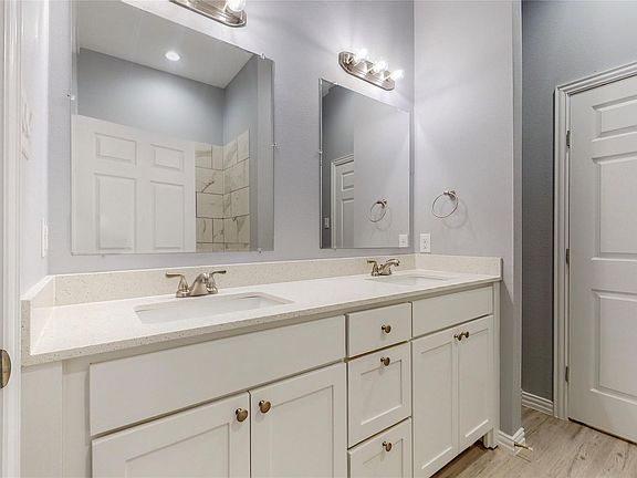 3rd image of 7808 S Hampton Rd #301