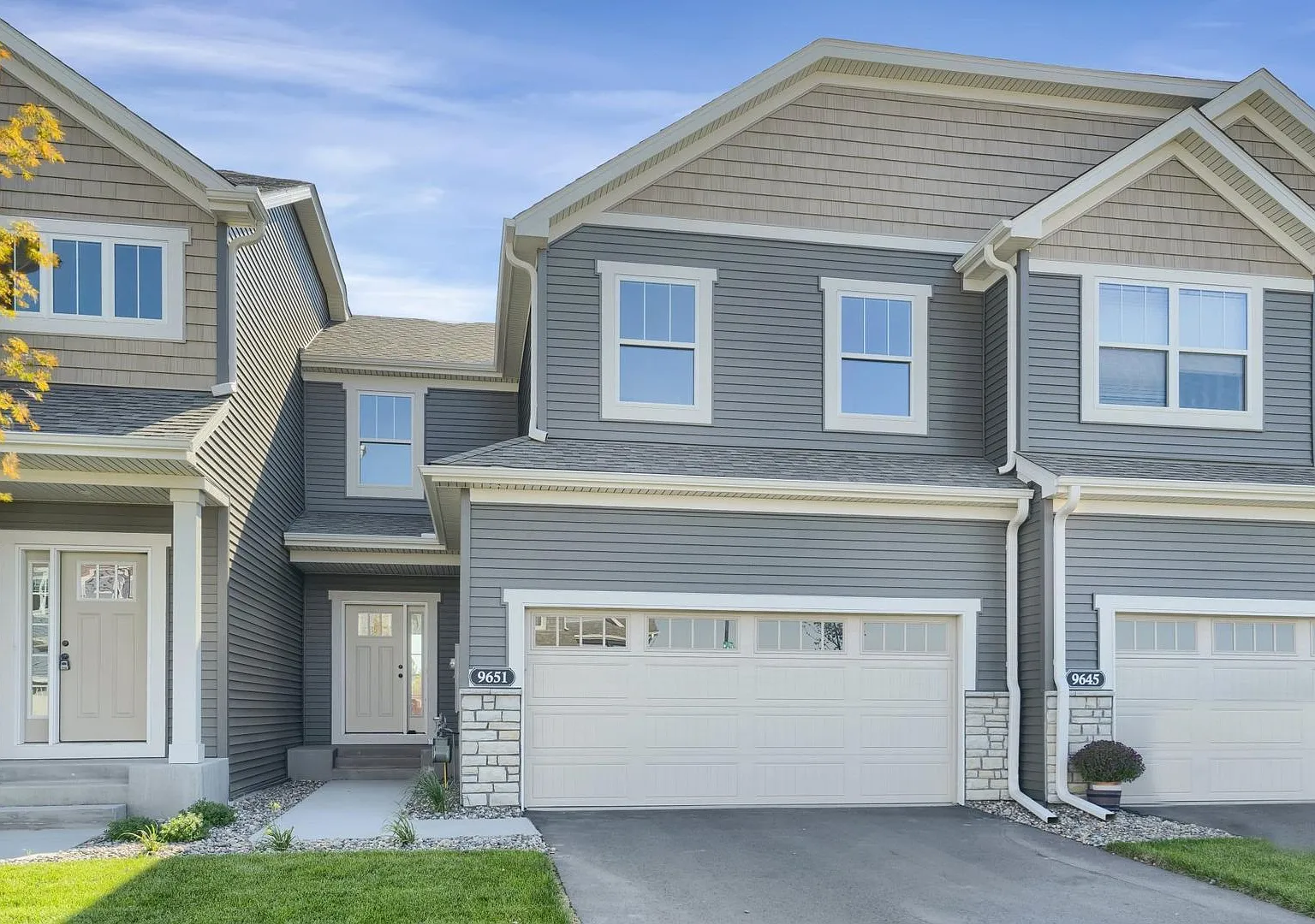Beautiful 3bed 3bath Townhome in Cottage Grove — Photo 2