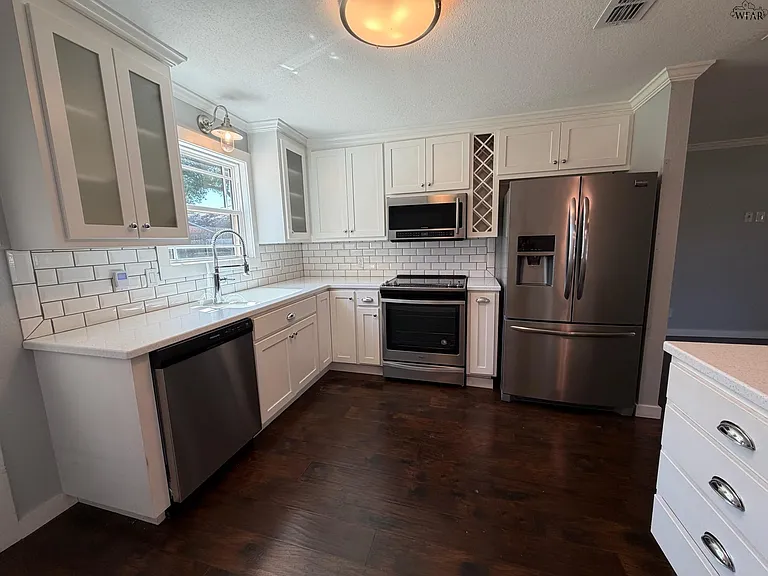 515 E Inwood Dr — Photo 5