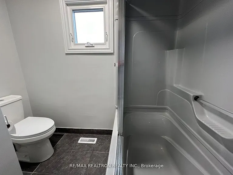 163 Ingleton Blvd #UPPER — Photo 16