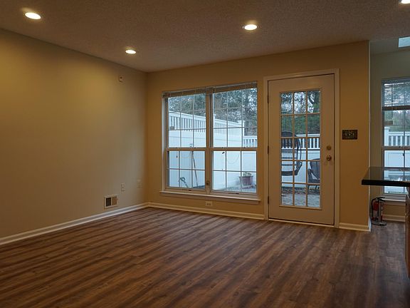 2nd image of 115 Shrewsbury Ct #115