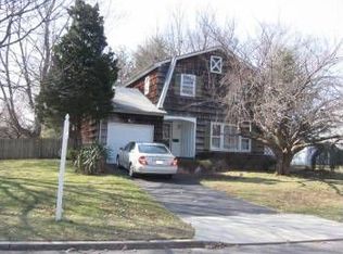 21 Winoka Dr, Huntington Station, NY 11746